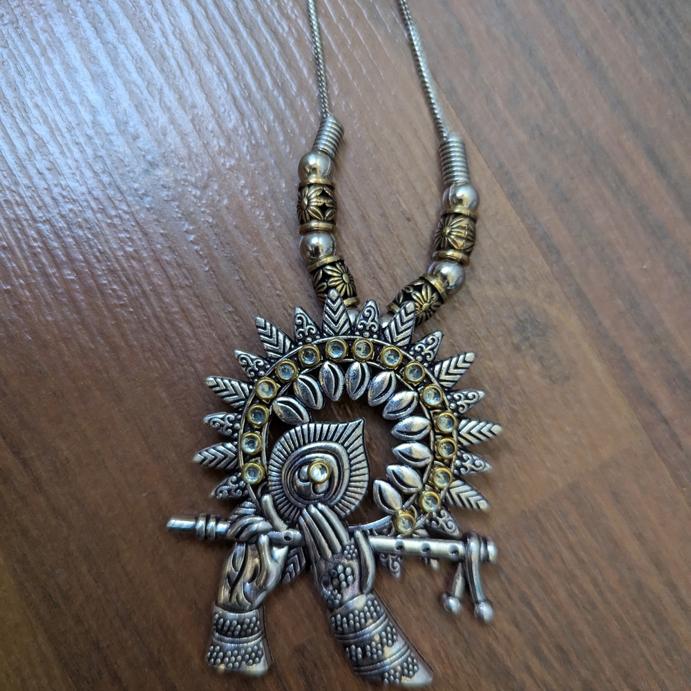 New Antique Artistic Necklace